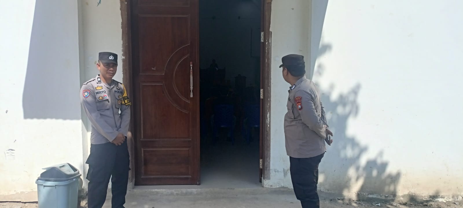 Personel Polsek Pana Amankan Ibadah Minggu di Gereja Toraja Mamasa Jemaat Sion Ladi, Jemaat Beribadah dengan Aman dan Khusyuk