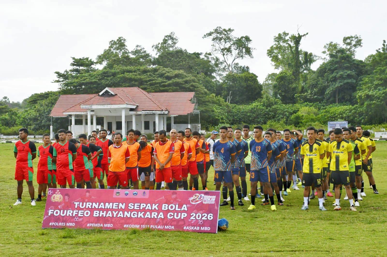 Menyambut HUT Bhayangkara ke 80,polres Maluku barat daya buka turnamen sepak bola Bhayangkara cup