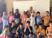 Penuh Haru, Siswa Kelas 2 SDN Kuta Baru 1 Sampaikan Pesan Cinta untuk Sang Guru