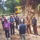 Warga Kecamatan Borbor, Habornas Berdoa Bersama di Ruas Jalan Rusak Milik Provinsi Sumut