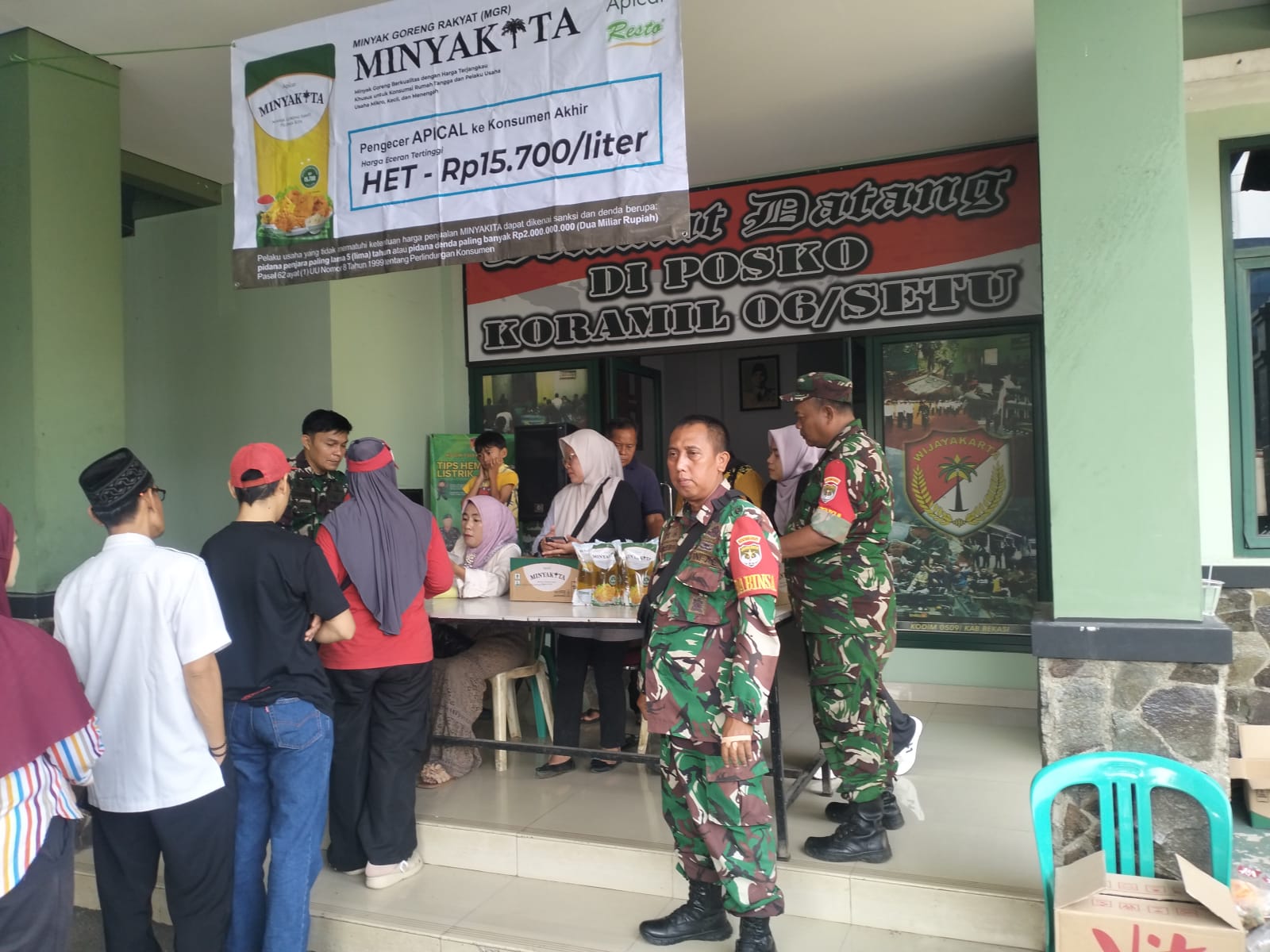 Koramil 06/Setu Gelar Bazar Minyak Goreng Murah “Minyakita”, Bantu Ringankan Beban Warga.