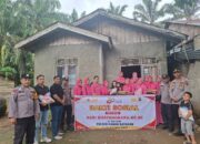 Polsek Ranah Batahan Bagikan Sembako Untuk Warga Kurang Mampu