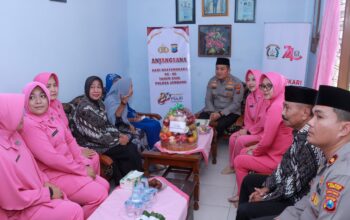 Jelang HUT Bhayangkara ke 80, Polres Jombang Gelar Anjangsana ke Anggota Yang Sakit Hingga Purnawirawan Polri