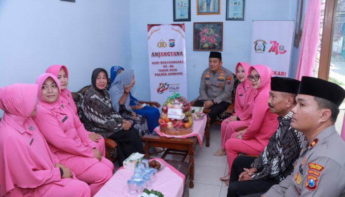 Jelang HUT Bhayangkara ke 80, Polres Jombang Gelar Anjangsana ke Anggota Yang Sakit Hingga Purnawirawan Polri