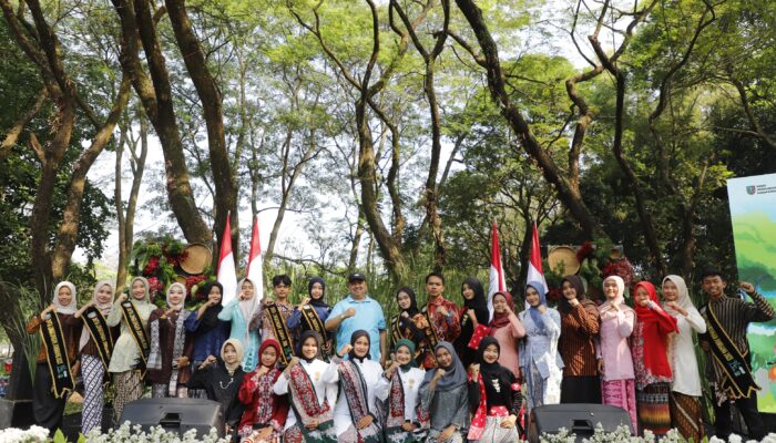 Wujudkan Jombang Hijau dan Berkelanjutan, Bupati Warsubi Beri Penghargaan Hingga Hadiah Umroh di Jombang Eco Creative 2026