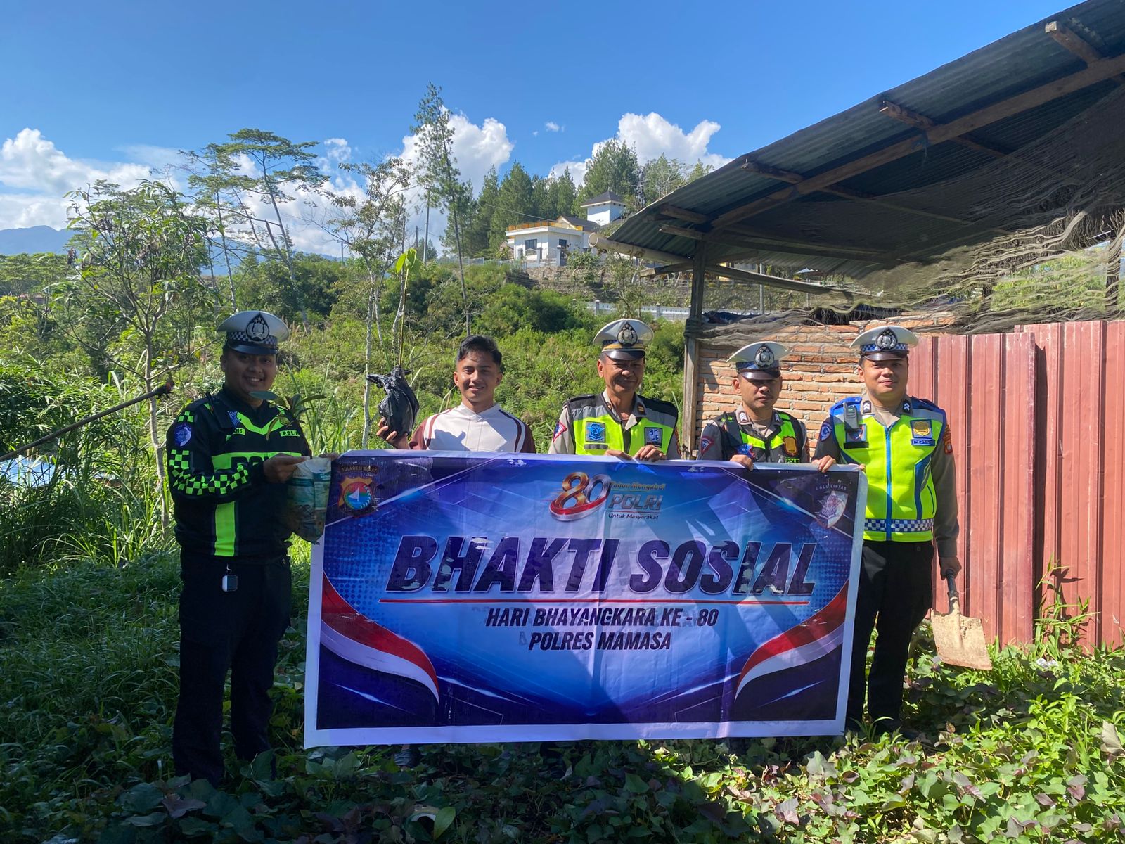 Satlantas Polres Mamasa gelar bakti sosial tanam Pohon