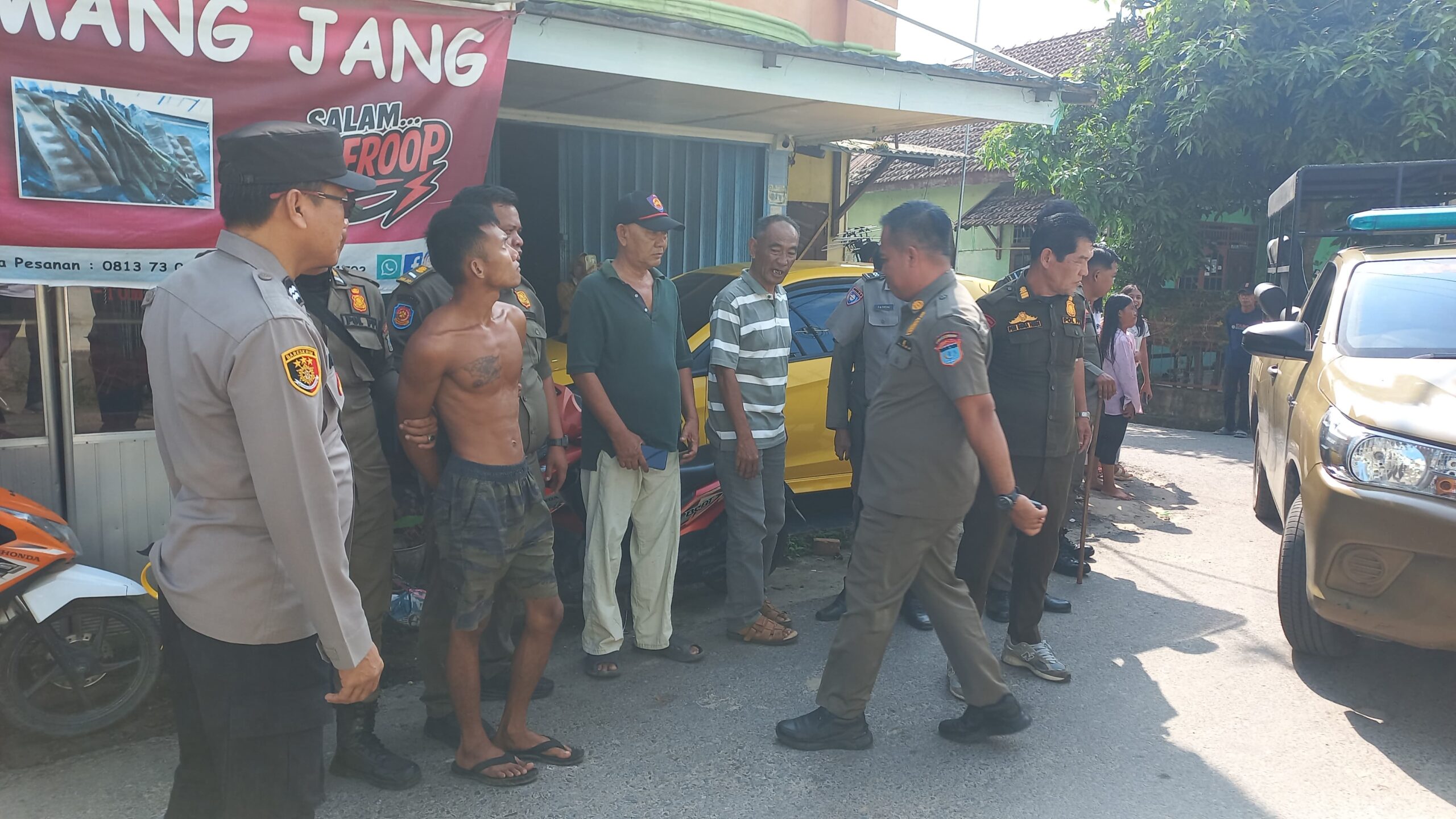 Bergerak Cepat, Satpol PP Ogan Ilir dan Tim Gabungan Berhasil Amankan ODGJ Bersenjata di Tanjung Raja Utara