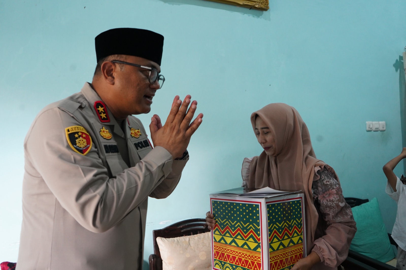 Jelang HUT Bhayangkara ke-80,Kapolda Sulbar dan Rombongan Sapa Langsung Purnawirawan serta Warakawuri