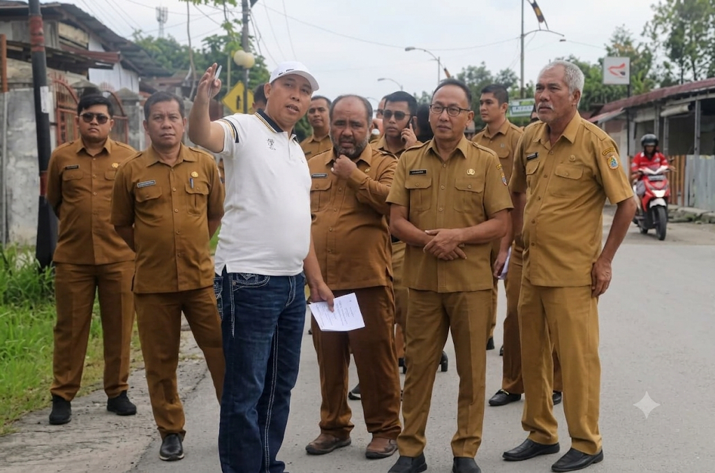 Bupati Taput Tinjau Penataan Kota: Rencana Food Court, Lindungi Warisan Sejarah, dan Bangun Trotoar Rumah Masyarakat.