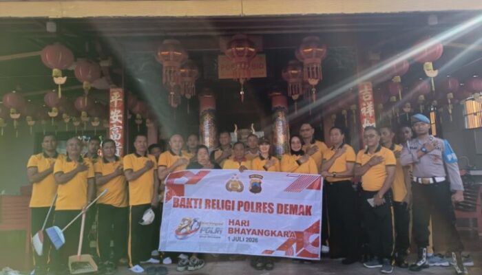 Sambut Hari Bhayangkara Ke-80, Polres Demak Gelar Bakti Religi di Masjid Agung Demak