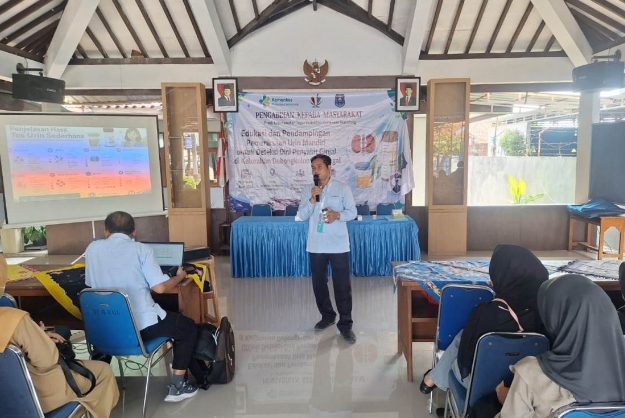 Warga Debong Kulon Diberi Edukasi Pemeriksaan Urin Mandiri untuk Deteksi Dini Penyakit Ginjal