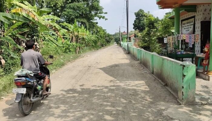 Jalan Dukuhturi–Kepandean Rusak Parah, Warga Desak Pemkab Tegal Segera Lakukan Perbaikan