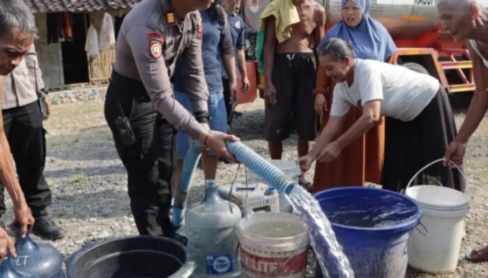 AWC Polres Grobogan Beralih Fungsi, Salurkan Air Bersih untuk Warga Terdampak Kekeringan