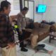 Pria Diduga ODGJ Bawa Senjata Tajam Resahkan Warga, Polisi Bergerak Cepat Amankan Situasi