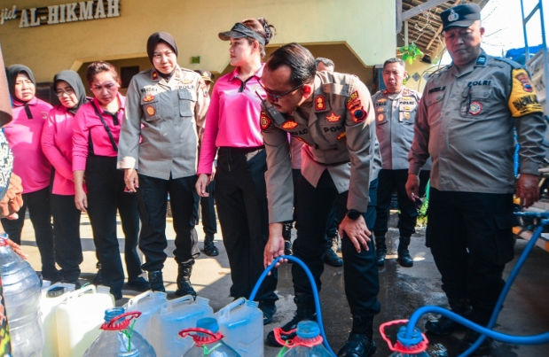 Polres Tegal Kota Salurkan Bantuan Air Bersih untuk Warga Panggung, Wujud Nyata Kepedulian Menyambut Hari Bhayangkara ke-80