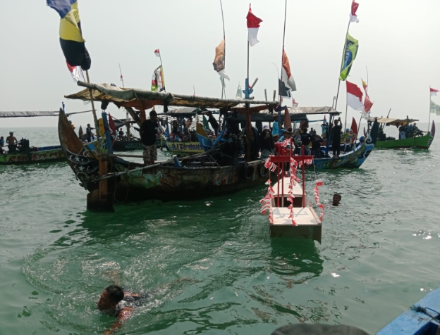 Tradisi Nadran Laut Roban Timur Sarat Makna, Nelayan Sampaikan Aspirasi . Masa Depan Pesisir