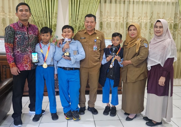 Tiga Siswa SD Muhammadiyah Slawi Harumkan Nama Indonesia, Raih Juara di World Robotics for Peace ke-16 di Malaysia