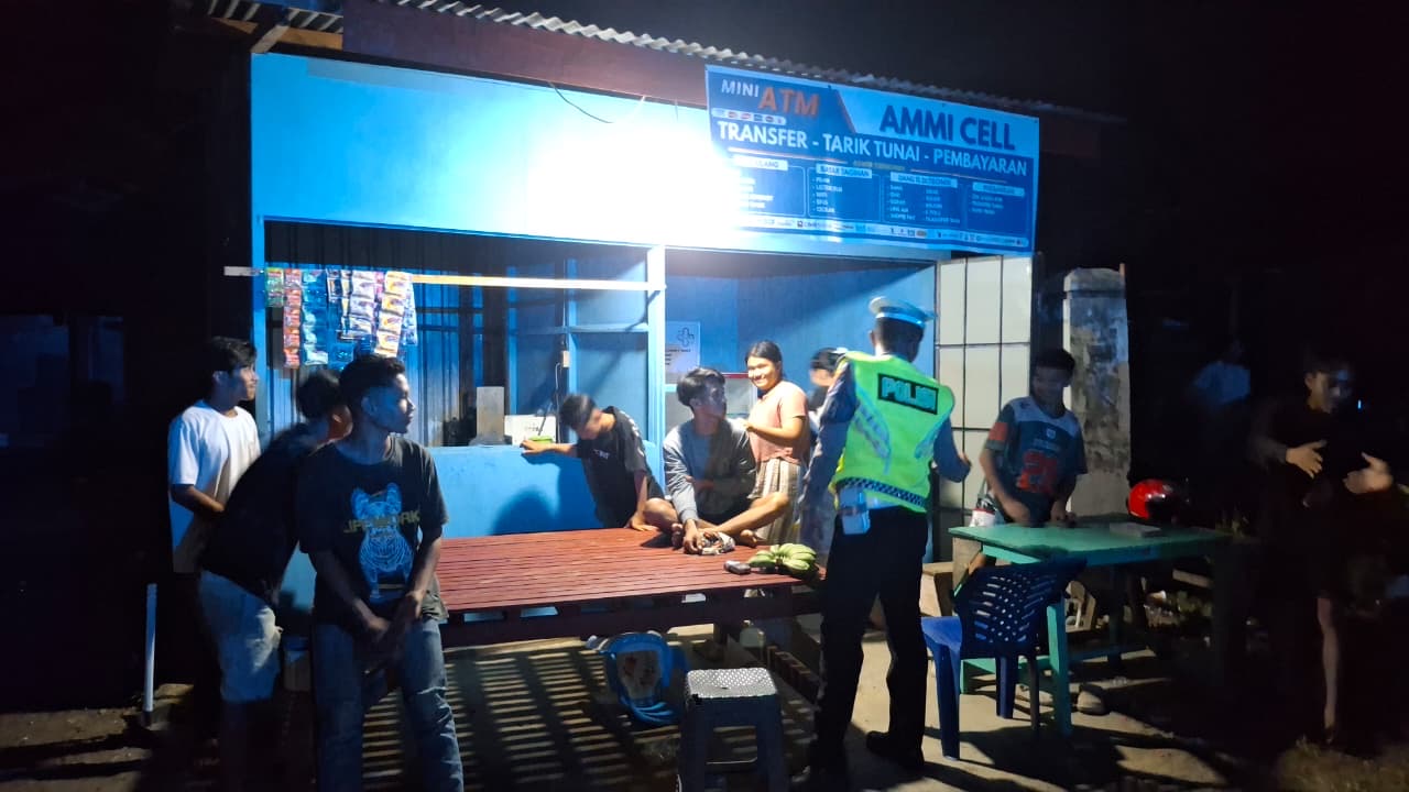 Semboyan Patroli Malam Ditlantas Polda Sulbar: Hadir Melayani dan Membantu Masyarakat