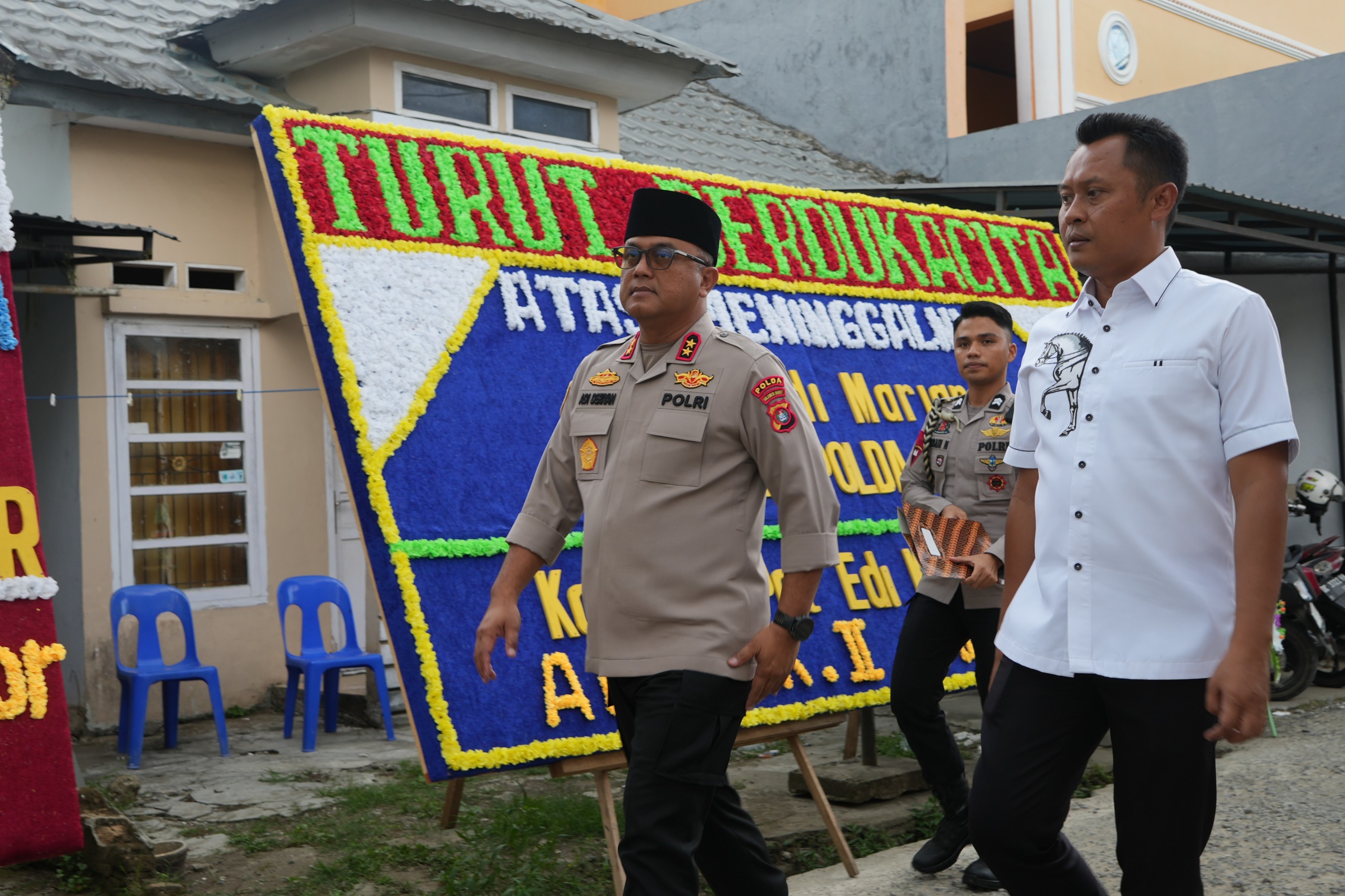 Kapolda Sulbar Sambangi Rumah Duka Aipda Andi Marjan, Hadir Kuatkan Keluarga dan Sisipkan Doa Terbaik