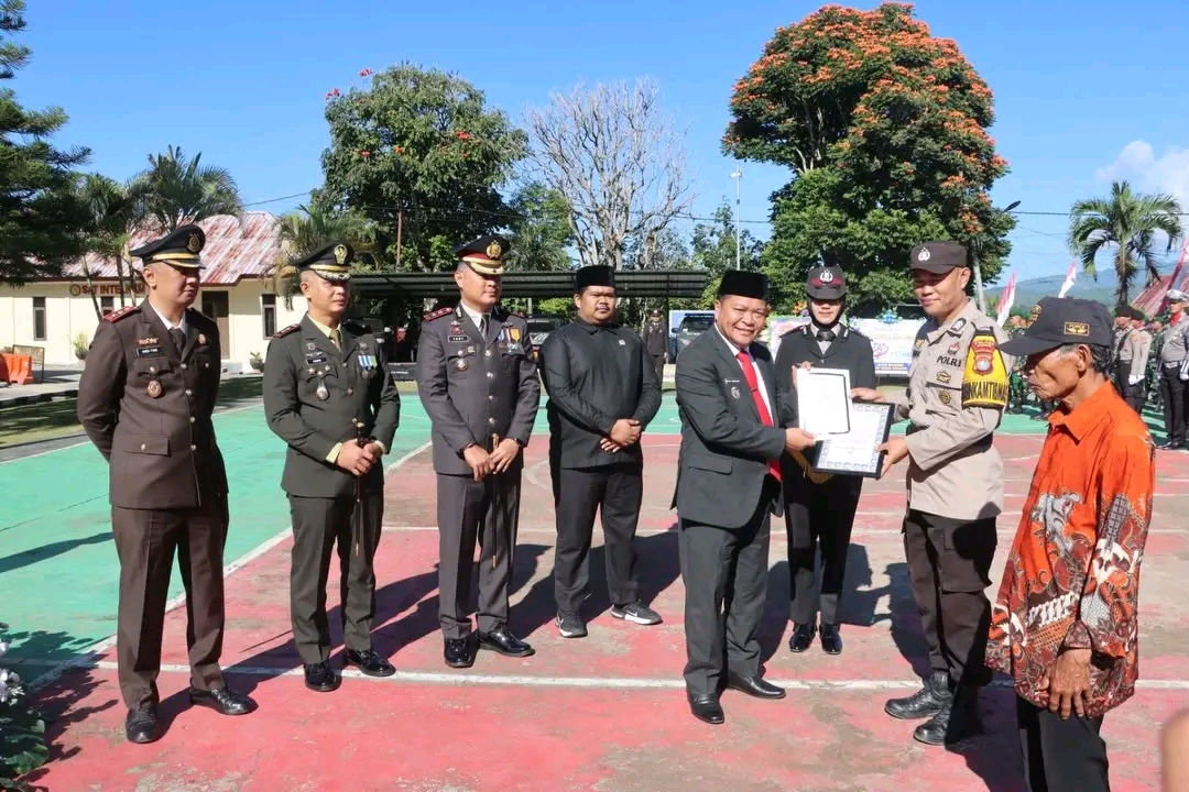 Kapolres Mamasa Berikan Penghargaan kepada Bhabinkamtibmas dan Masyarakat Pendukung Ketahanan Pangan