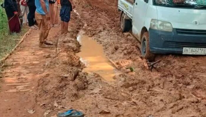 Viral di Facebook: Warga Ogan Ilir Geram Jalan Rusak Parah, Kritik Keras Bupati Hingga Ancam Golput