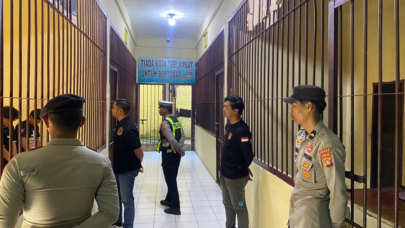 Pastikan Kesiapan Personel dan Keamanan Tahanan, Polres Mamasa Lakukan Pengecekan Rutin Piket Fungsi