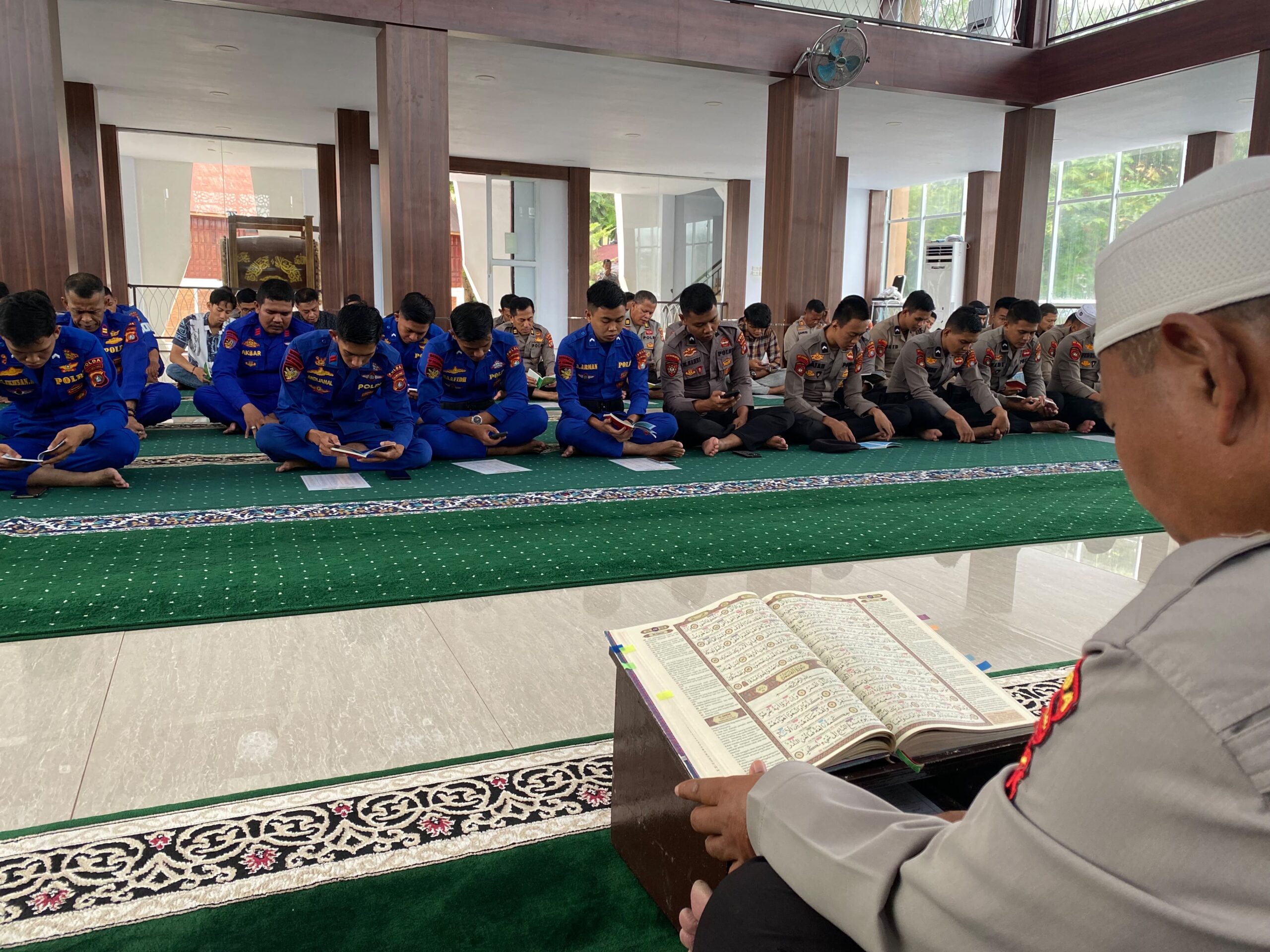 Perkuat Pondasi Moral dan Disiplin, Polda Sulbar Konsisten Gelar Pembinaan Rohani . Pelayanan Humanis