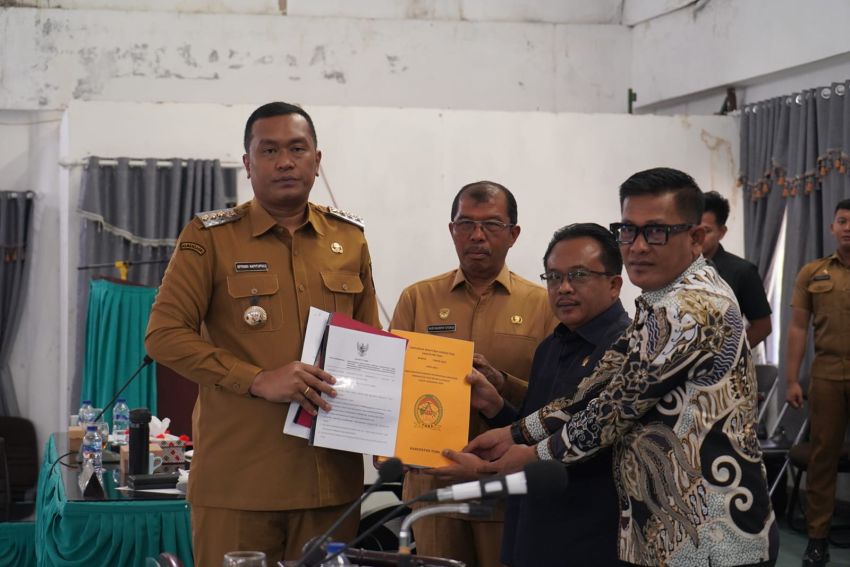 Bupati Toba menyampaikan nota pengantar rancangan peraturan daerah (ranperda)