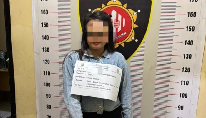 Seorang Wanita Ditangkap Saat Jual Ekstasi Ke Polisi Menyamar di Room Cafe di Balige