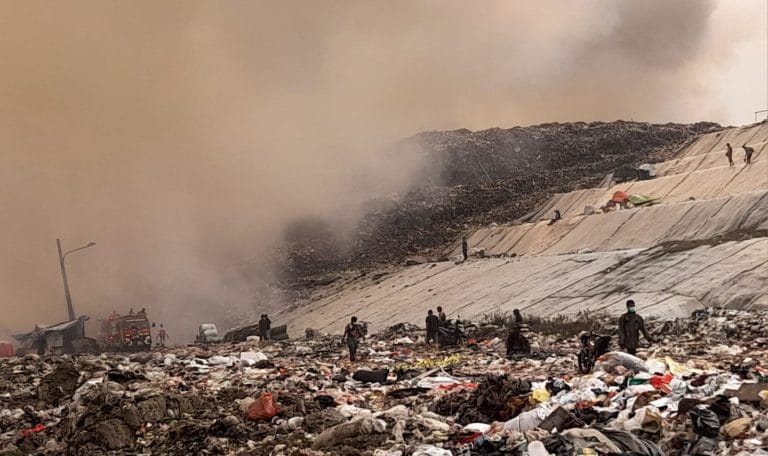 TPA Jatiwaringin Kebakaran, Angin Kencang Diduga Picu Api Cepat Meluas