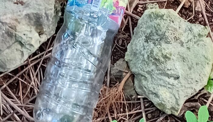 POLISI TEMUKAN BOTOL BEKAS BENSIN DI BELAKANG RUMAH TERBAKAR, DIDUGA ADA UNSUR KESENGAJAAN