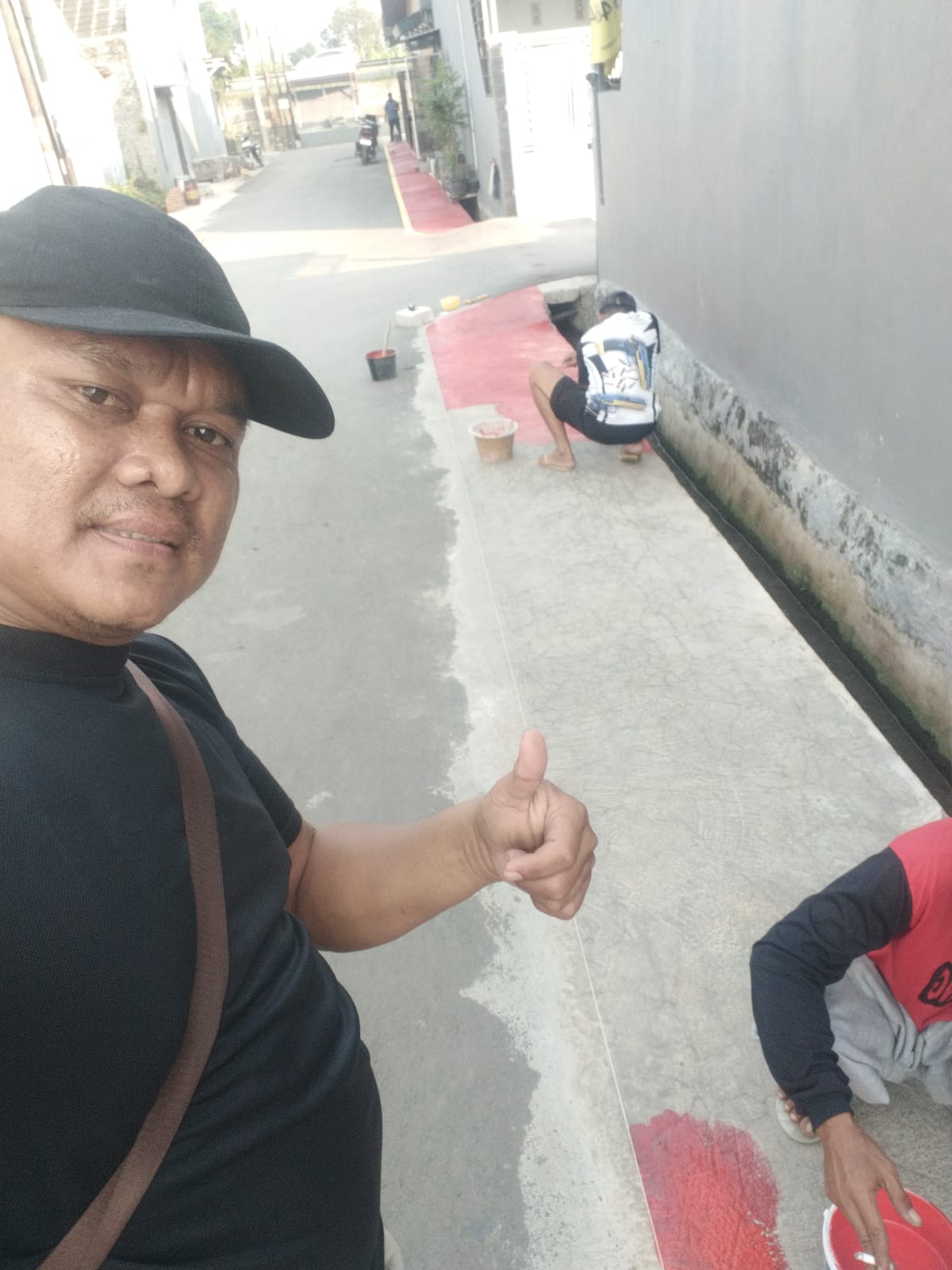 Teladan Aparat Mengabdi, Aipda .yadi RT 02 RW 07 Tirtayasa Regensi Gerakkan Kebersihan Dan Keamanan Lingkungan