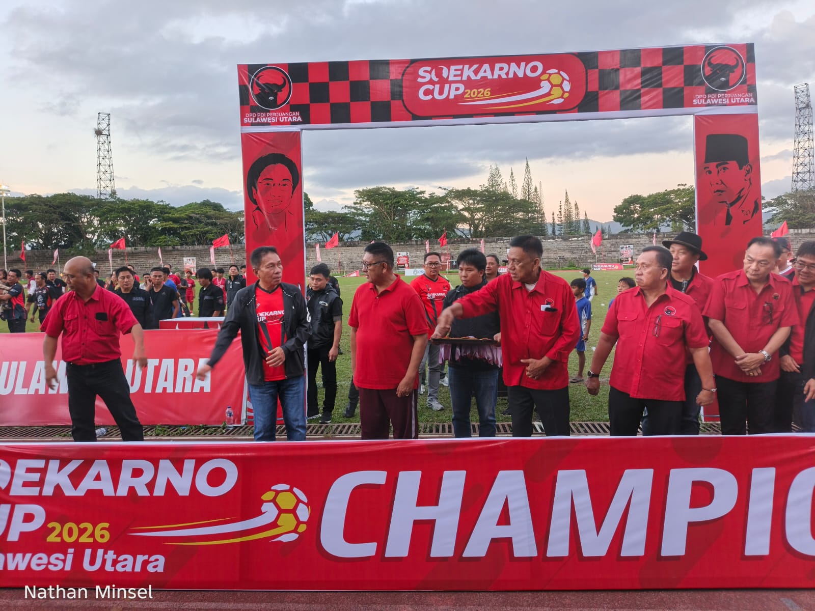 Soekarno Cup Resmi ditutup Bendum Olly, FDW-TK Serahkan Hadiah Juara 1