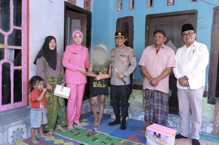 Ketua Bhayangkari Daerah NTB Kunjungi Anak Korban Kekerasan di Ponpes Lombok Tengah.