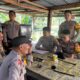 Kapolsek Mambi Laksanakan Pengecekan Piket Mako, Pastikan Kesiapsiagaan Personel Tetap Optimal