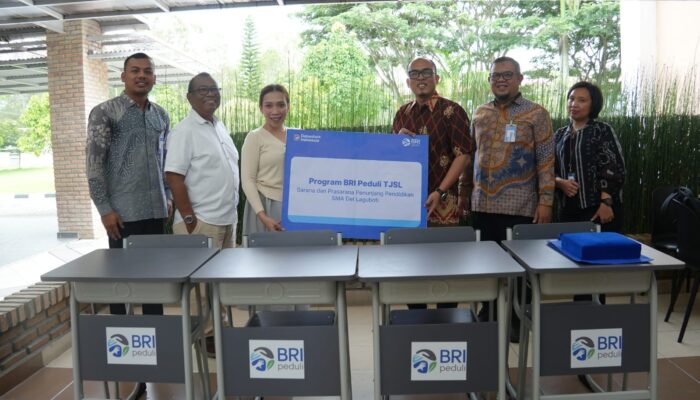 SMA Unggul DEL Terima Bantuan Sarana Pendidikan dari BRI Peduli TJSL