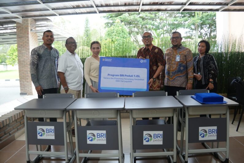SMA Unggul DEL Terima Bantuan Sarana Pendidikan dari BRI Peduli TJSL