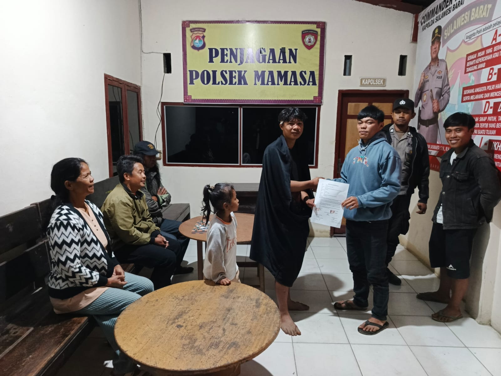 Polsek Mamasa Gerak Cepat Mediasi Perkelahian Dua Pemuda di Rambusaratu, Berakhir Damai