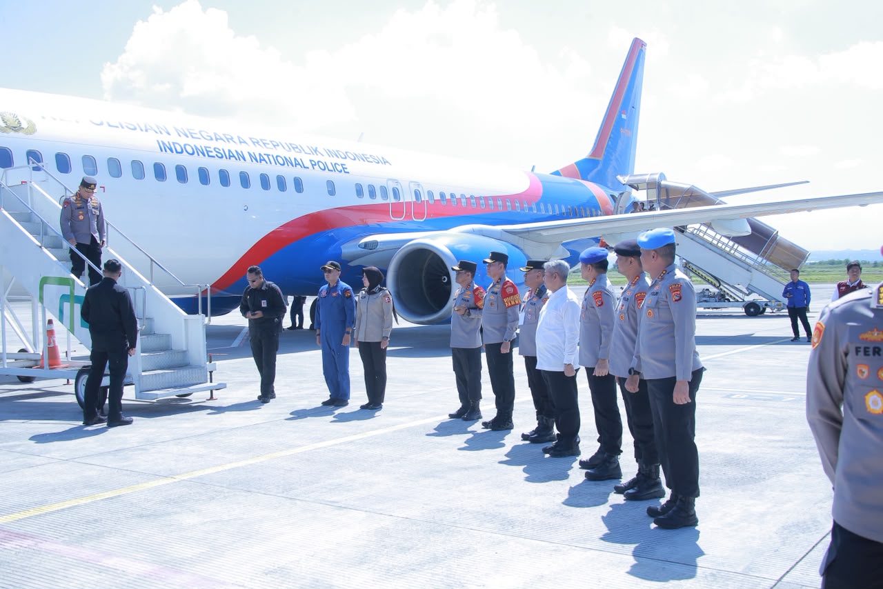 Kapolda NTB Sambut Kedatangan Kapolri di Lombok, Polda Siagakan Pengamanan Maksimal Kunjungan VVIP.