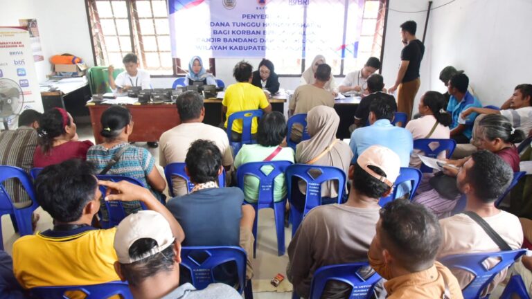 Pemkab TapTeng Bersama BRI Cabang Sibolga Salurkan DTH untuk 443 KK Warga Tukka