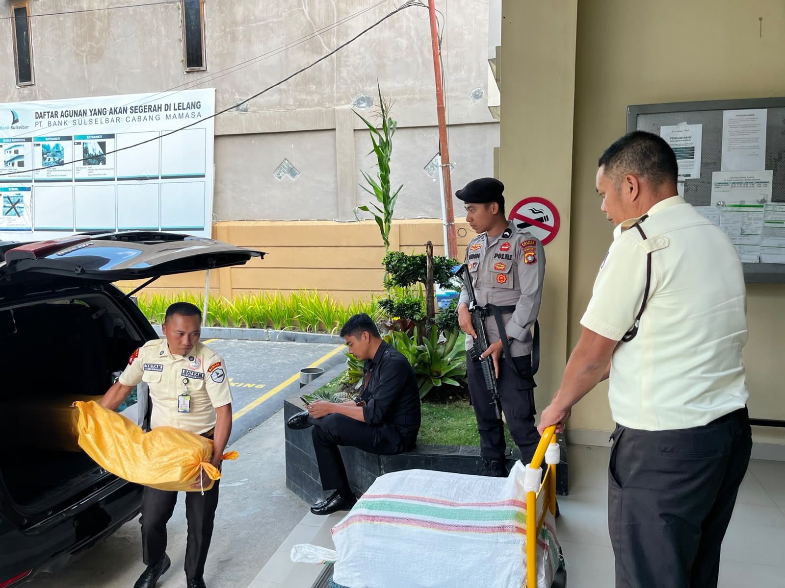 Sat Samapta Polres Mamasa Kawal Pengiriman Aset Perbankan, Perjalanan Mamasa–Mamuju Berlangsung Aman