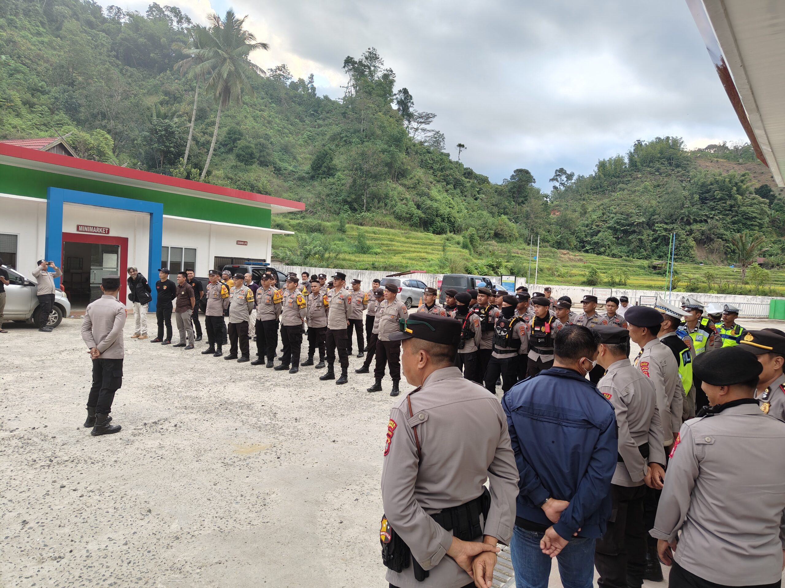 Polres Mamasa Lakukan Pengamanan Aksi Unjuk Rasa APMM di SPBU Mambi