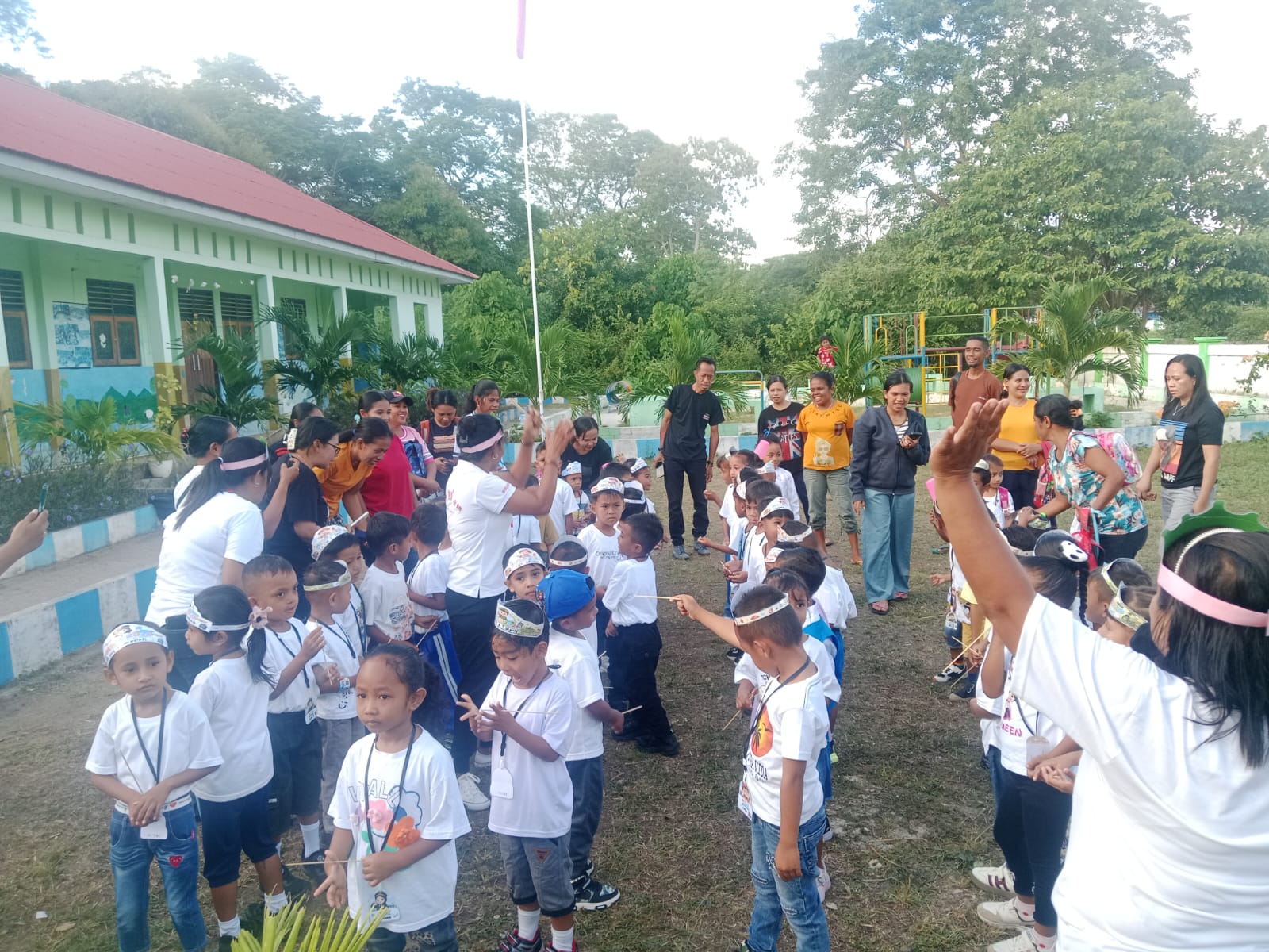 PENUTUPAN MPLS TK PEMBINA TIAKUR DIRANGKAI SENAM PAGI DAN PERMAINAN BERSAMA, TANAMKAN SEMANGAT BELAJAR DAN HIDUP