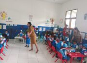 KESERUAN DAN SEMANGAT ANAK TK PEMBINA TIAKUR MENIKMATI MAKAN BERGIZI, TANAMKAN KEBIASAAN SEHAT SEJAK DINI CEGAH STUNTING