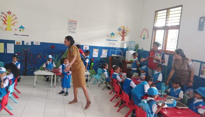 KESERUAN DAN SEMANGAT ANAK TK PEMBINA TIAKUR MENIKMATI MAKAN BERGIZI, TANAMKAN KEBIASAAN SEHAT SEJAK DINI CEGAH STUNTING