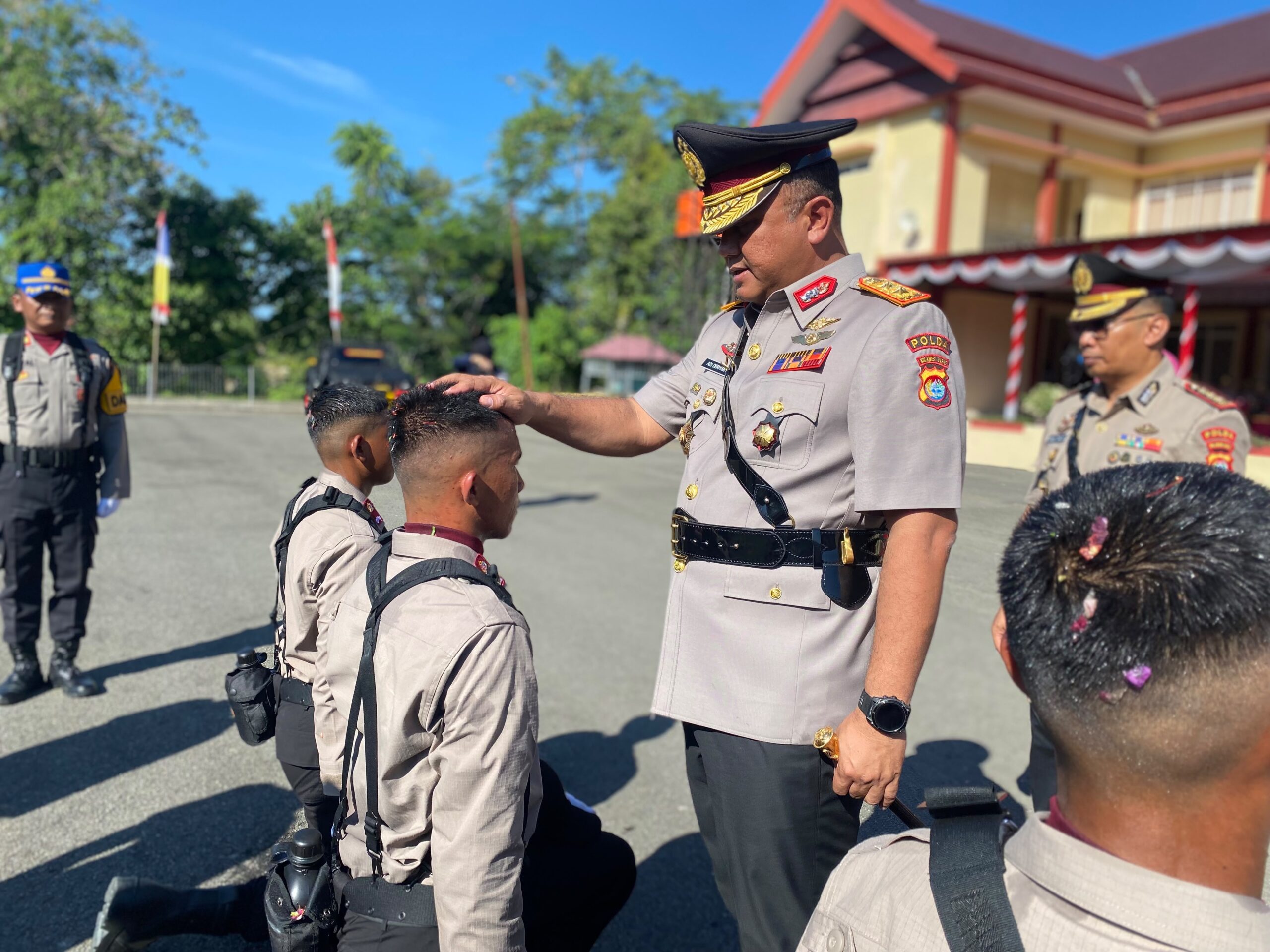 Langkah Menjadi Bhayangkara Sejati, Tradisi Adat Warnai Pembukaan Pendidikan Bintara Polda Sulbar
