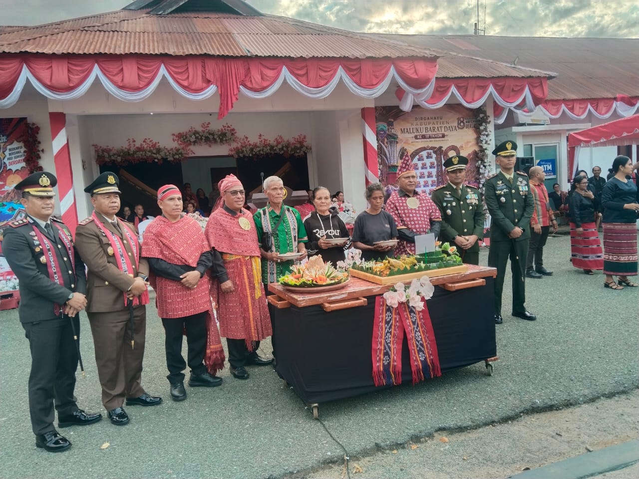 UPACARA HUT KE-18 KABUPATEN MBD DENGAN TEMA “BERKARYA BERSAMA MBD SEMAKIN BERDAYA”, BUPATI TEGASKAN PEMBANGUNAN UTAMAKAN MANUSIA DAN HARAPAN