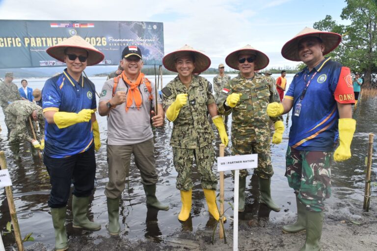 Perkuat Kelestarian Pesisir,Wakil Bupati Tapanuli Tengah Ikuti Penanaman 2.000 Bibit Mangrove dalam Latma Pasific Partnersip