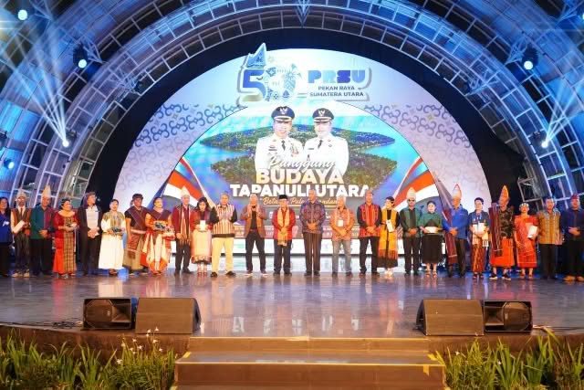 Bupati Taput dan Panggung Budaya Bertajuk” Beta Tu Pulo Sibandang” di PRSU