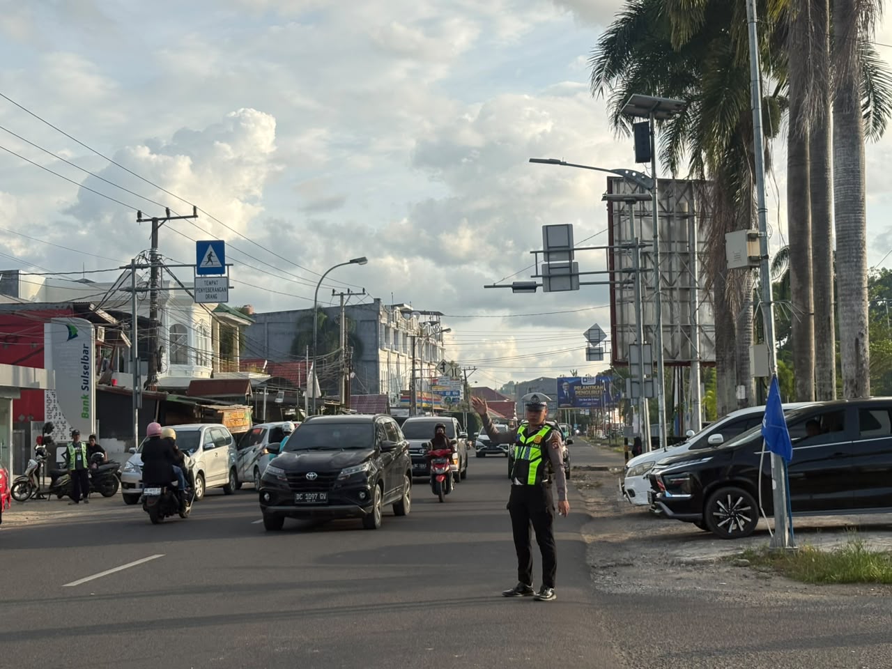Polantas Polda Sulbar: Melayani Sepenuh Hati . Keselamatan dan Kenyamanan Berlalu Lintas